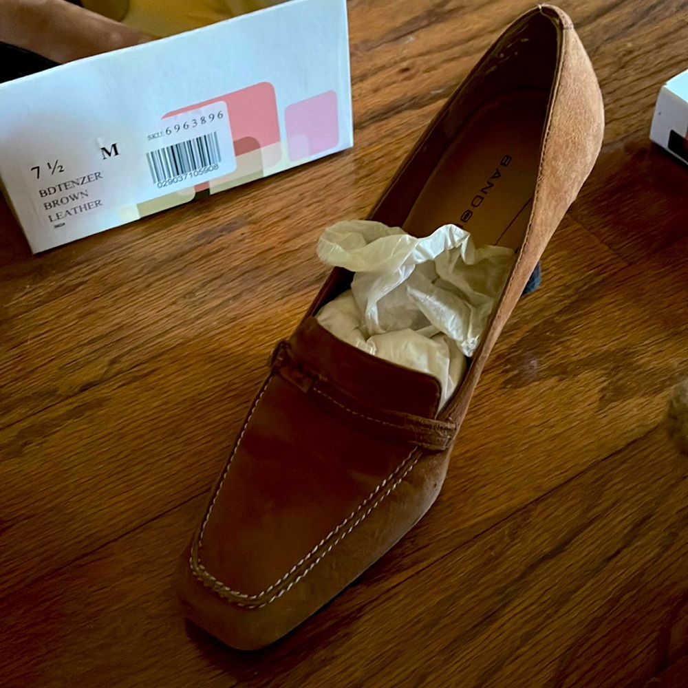 Bandolino suede heels. 7.5. Gently worn. Stored in box. Non-smoking home.